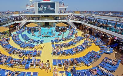 Carnival Breeze pool