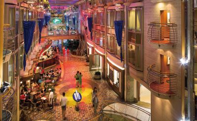 Royal Caribbean Mariner of the Seas promenade