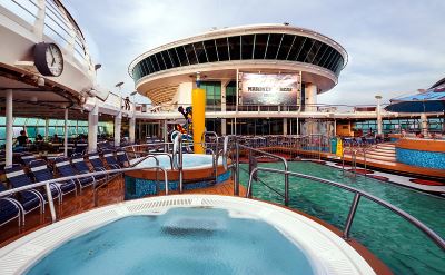 Royal Caribbean Mariner of the Seas pool deck